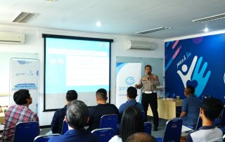 Customer Gathering Garda Oto Surabaya (Garda Oto Berikan Literasi Keuangan, Edukasi Keselamatan Mengemudi, Uji Emisi, hingga Perpanjang SIM Gratis pada Pelanggan)