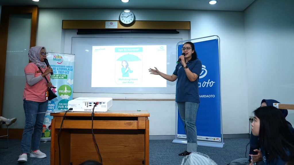 Kembali Hadirkan Literasi Keuangan untuk Anak Usia Dini dan Uji Emisi Kendaraan Roda Empat di Kantor Asuransi Astra Kelapa Gading