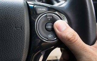 Bagaimana Cara Kerja Fitur Cruise Control pada Mobil?