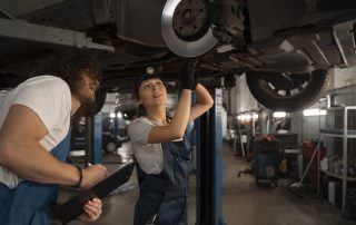 Mobil Bunyi Gluduk? Bisa Jadi Komponen Kaki-kaki Mobil Rusak!